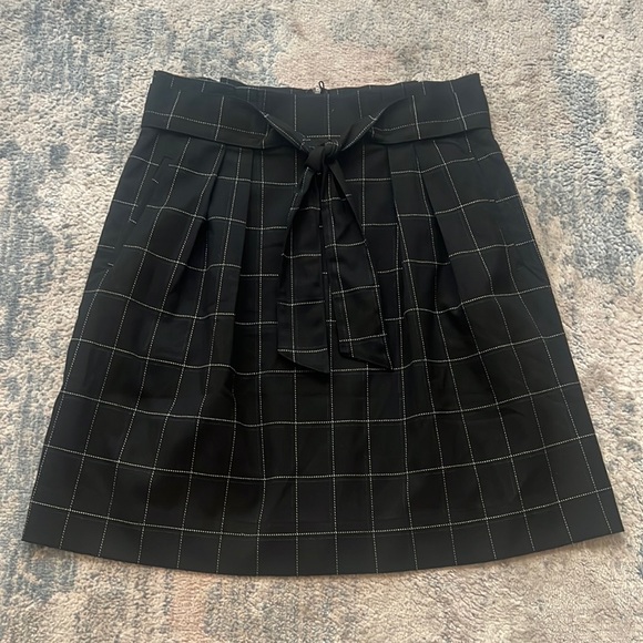 H&M Dresses & Skirts - H&M Window Pane Paper Bag Skirt w/pockets
